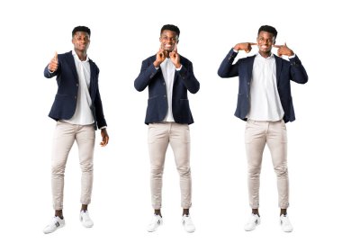 Afro-Amerikan yakışıklı mutlu ve keyifli bir ifadeyle gülümseyen bir ceket kümesi