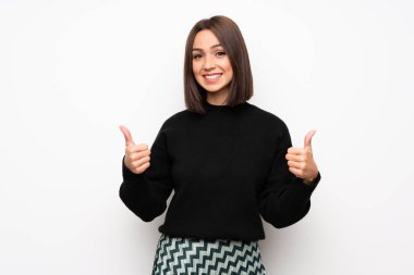 Çünkü iyi bir şey oldu genç kadın ile beyaz duvar yüzünden Yaşasın