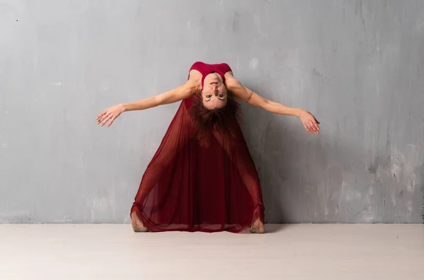 Young Ballerina Girl Dancing — Stock Photo, Image