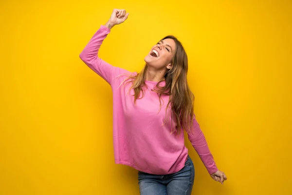 Happy Pretty Young Blonde Woman — Stock Photo, Image