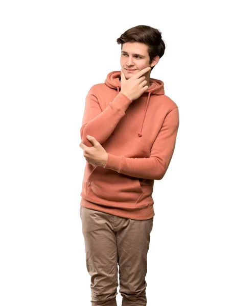 Tiener Man Met Sweatshirt Zoek Naar Kant Geïsoleerde Witte Achtergrond — Stockfoto