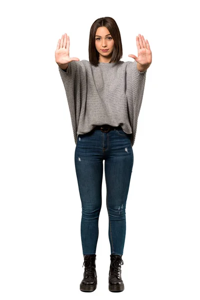 Tam Uzunlukta Bir Atış Bir Genç Kadın Yapma Dur Jest — Stok fotoğraf