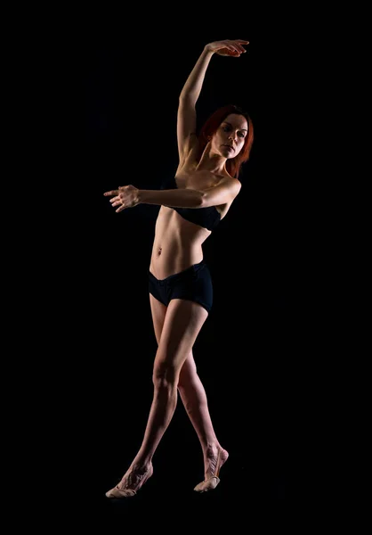 Fille Rousse Faisant Ballet Studio — Photo