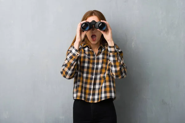 Young Redhead Girl Grunge Wall Looking Distance Binoculars — Stock Photo, Image