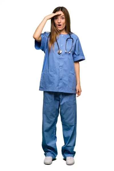 Ganzkörper Junge Krankenschwester Hat Gerade Etwas Erkannt Und Hat Die — Stockfoto