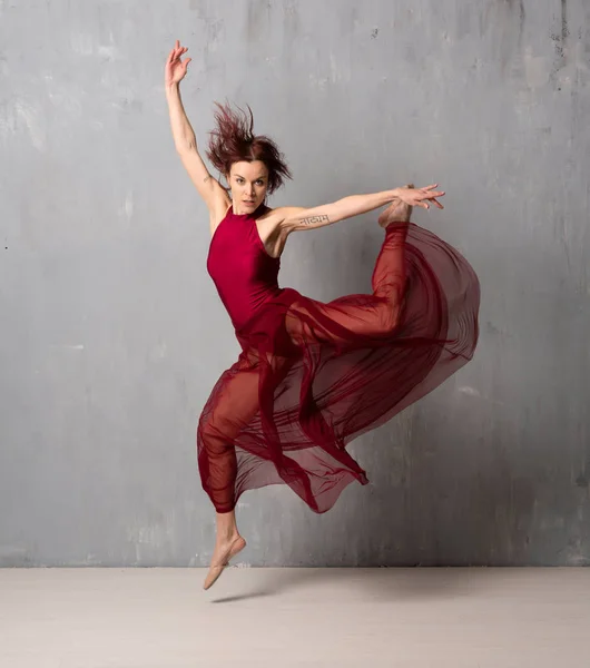 Bailarina Joven Bailando —  Fotos de Stock