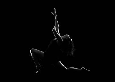 Kız balet siyah arka plan üzerine