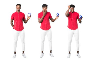 Vintage çalar saat tutan genç Afro-Amerikan adam kümesi