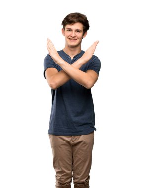 İzole beyaz arka plan üzerinde hiçbir jest yapma genç adam