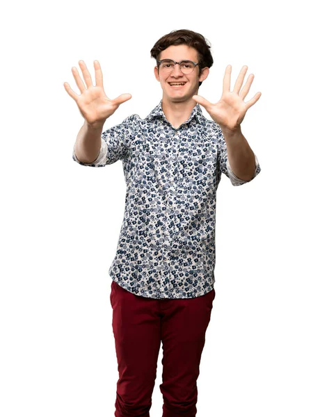 Tonåringen Mannen Med Blomman Skjorta Och Glasögon Räkna Tio Med — Stockfoto