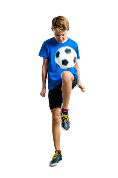 Lovitură Lungă Băiat Care Joacă Fotbal Fundal Alb Izolat — Fotografie, imagine de stoc