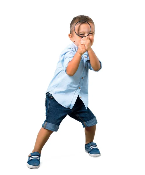 Niño Pequeño Con Lupa Sobre Fondo Blanco Aislado —  Fotos de Stock