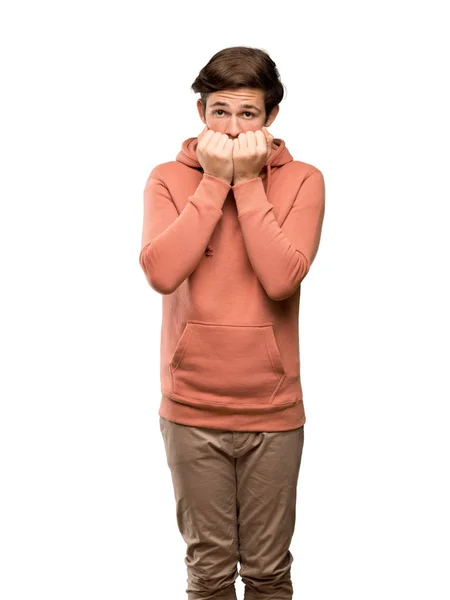 Adolescente Homem Com Camisola Nervosa Assustada Colocando Mãos Boca Sobre — Fotografia de Stock
