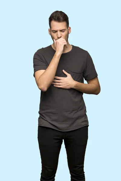 Hombre Con Camisa Negra Sufre Tos Siente Mal Sobre Fondo —  Fotos de Stock