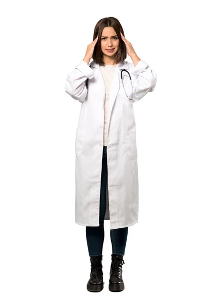 Uma Foto Completa Uma Jovem Médica Com Dor Cabeça Sobre — Fotografia de Stock
