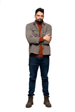 Tam uzunlukta sakal duygu üzgün izole beyaz zemin üzerine yakışıklı adamla kadeh