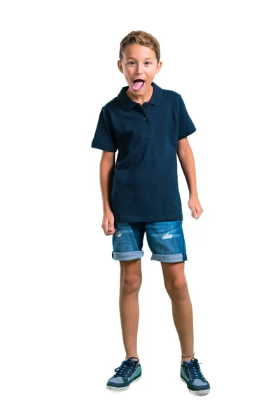 Cuerpo Completo Niño Mostrando Lengua Cámara Con Mirada Divertida Sobre — Foto de Stock
