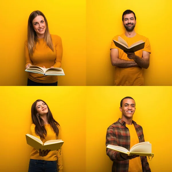 Menschen Die Ein Buch Lesen — Stockfoto