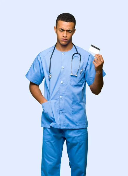 Médecin Chirurgien Homme Prenant Une Carte Crédit Sans Argent Sur — Photo