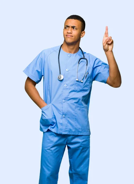 Chirurg Dokter Man Met Vingers Oversteken Wens Het Beste Geïsoleerde — Stockfoto