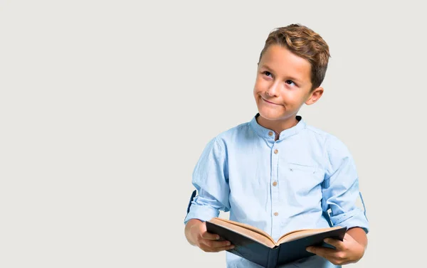Little Kid Reading Book Color Baackground — Stock Photo, Image
