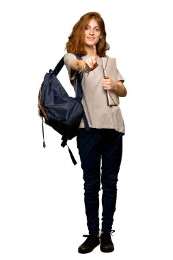 Tam uzunlukta bir atış bir genç redhead öğrencinin gösterilen ve izole beyaz arka plan üzerinde parmak kaldırma