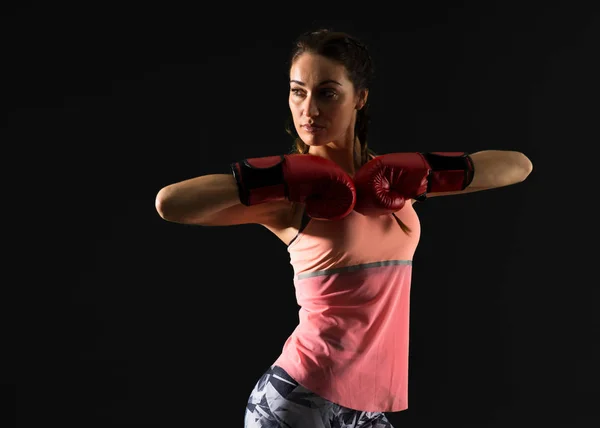 Femme Sportive Sur Fond Sombre Avec Gants Boxe — Photo