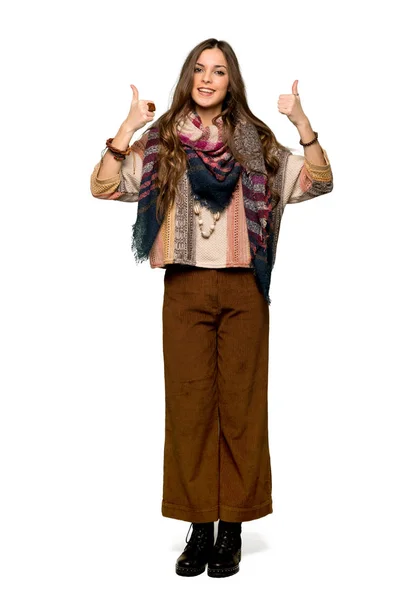 Полнометражный Снимок Молодой Хиппи Женщины Подающей Большой Палец Вверх Обеими — стоковое фото