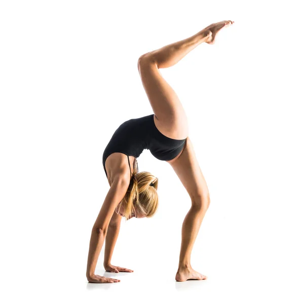 Junge Blonde Frau Maillot Praktiziert Rhythmische Gymnastik — Stockfoto