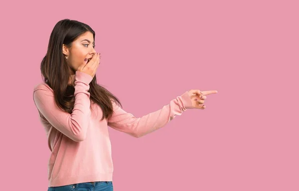 Teenager Girl Pink Shirt Pointing Finger Side Surprised Face Isolated — Stock Photo, Image