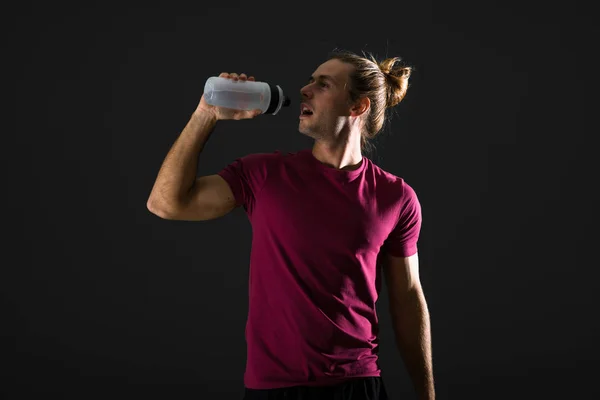 Sport Man Med Flaska Vatten — Stockfoto