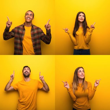 Harika bir fikir işaret parmağı ile işaret eden kişi