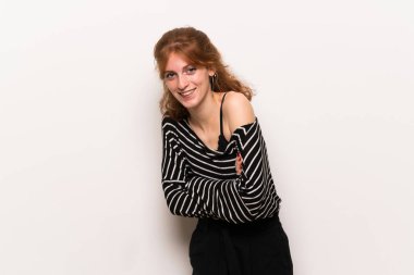 Beyaz duvar gülümseyen süre geçti silah tutan genç Kızıl saçlı kadın