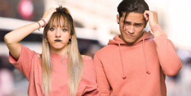 Hayal kırıklığı ve şehirde anlayış değil bir ifade ile genç çift