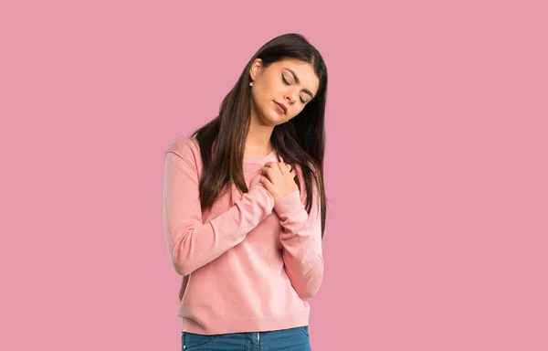 Teenager Girl Pink Shirt Having Pain Heart Isolated Pink Background — Stock Photo, Image