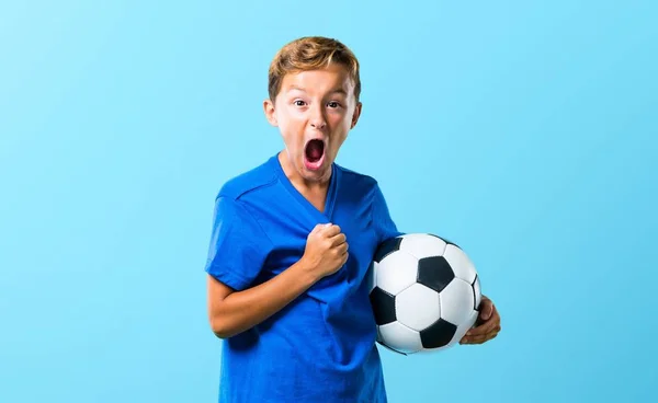 Gelukkige Jongen Voetballen — Stockfoto