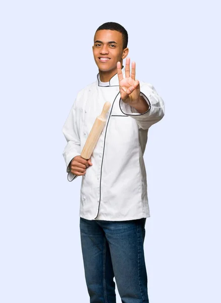 Mladí Afro Americký Šéfkuchař Muž Šťastný Počítání Tři Prsty Izolované — Stock fotografie