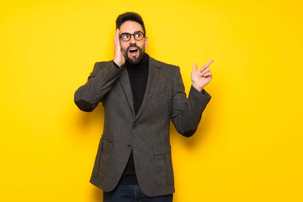 Handsome Man Glasses Pointing Surprised — Stock Photo, Image