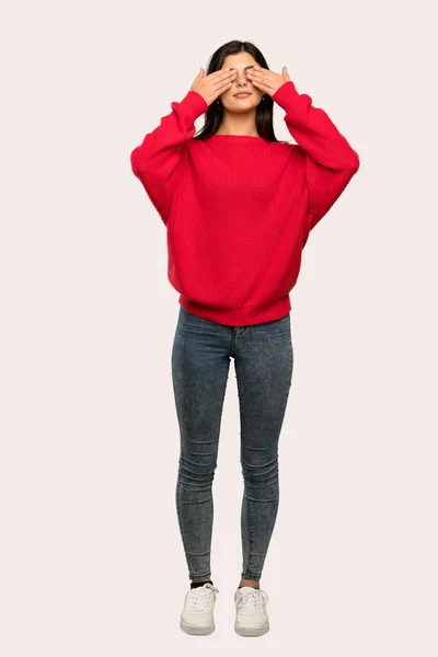 Uma Foto Completa Uma Adolescente Com Camisola Vermelha Cobrindo Olhos — Fotografia de Stock