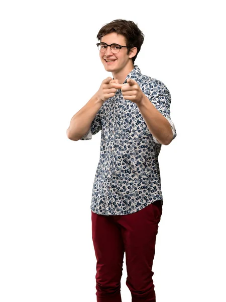 Tonåringen Mannen Med Blomman Skjorta Och Glasögon Pekar Framsidan Och — Stockfoto