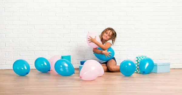 Niña Una Fiesta Cumpleaños — Foto de Stock