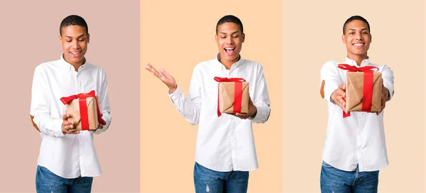 Conjunto Jovem Afro Americano Com Camisa Branca Surpreso Porque Foi — Fotografia de Stock