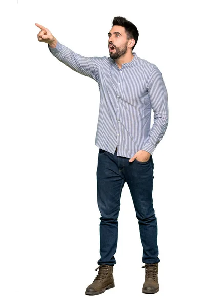 Полнометражный Снимок Элегантного Мужчины Рубашкой Указывающей Изолированный Белый Фон — стоковое фото