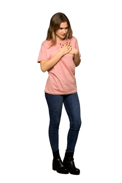 Pełnej Długości Strzał Nastolatek Dziewczyna Różowy Sweter Ból Sercu Białym — Zdjęcie stockowe