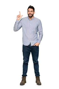 Gömlek niyetinde ile zarif adamın tam uzunlukta atış izole beyaz arka plan üzerinde parmak kaldırma süre çözüm anlar