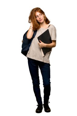 Bir fikir izole beyaz arka plan üzerinde kafa çizilmemesi süre düşünme genç redhead öğrenci tam uzunlukta bir kadeh