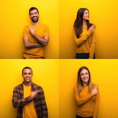 Tarafına işaret insanların ürün sunmak için ayarla