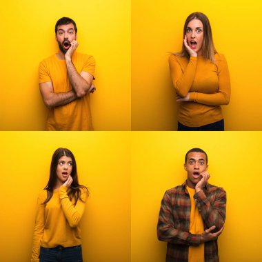 Bir grup insan şaşırdı ve şaşırdı.