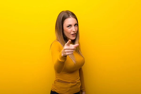 Young Woman Yellow Background Frustrated Bad Situation Pointing Front — Stock Photo, Image