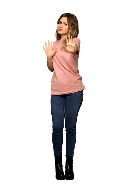 Eine Ganzkörperaufnahme Eines Teenagermädchens Mit Rosa Pullover Ist Ein Wenig — Stockfoto